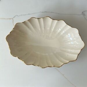 Lenox Vintage Symphony Centerpiece with Gold Trim